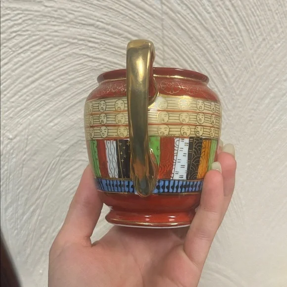 Elegant Vintage Multicolor Ceramic Vase with Gold Accents - Picture 3 of 8
